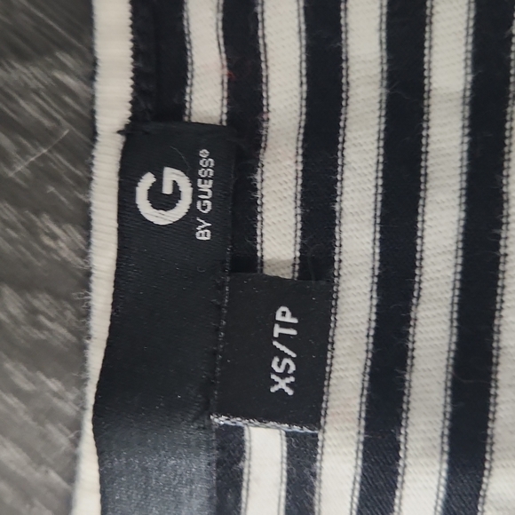 Guess top sz XS - Picture 3 of 4